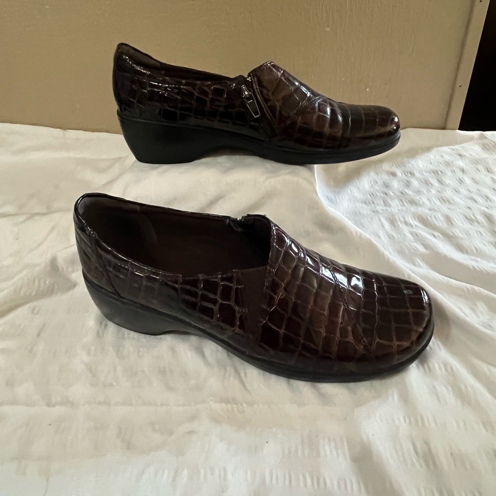 Clarks Bendables Alligator Pattern Shoes - image 3